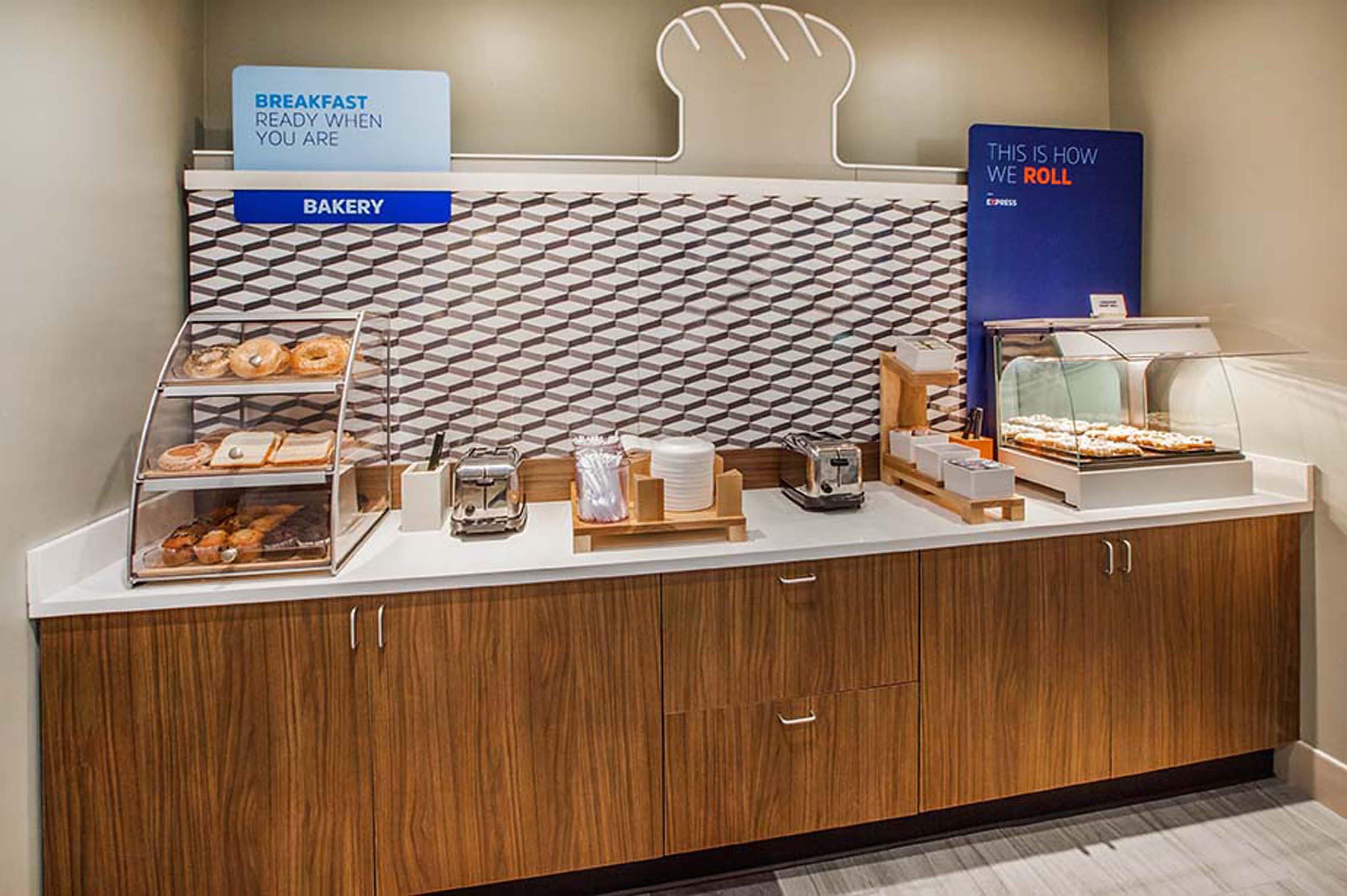 Holiday Inn Express Charleston Us Highway 17 & I-526 By Ihg Eksteriør billede